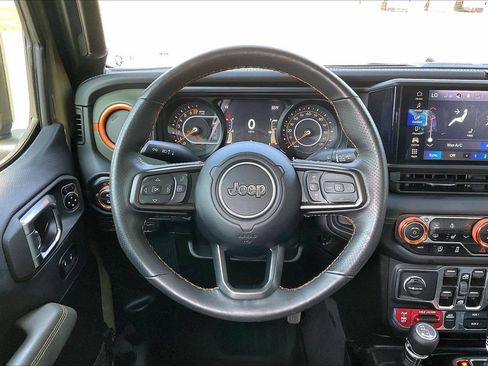Certified 2025 Jeep Gladiator Mojave w/ Convenience Group AWD/4WD image 9