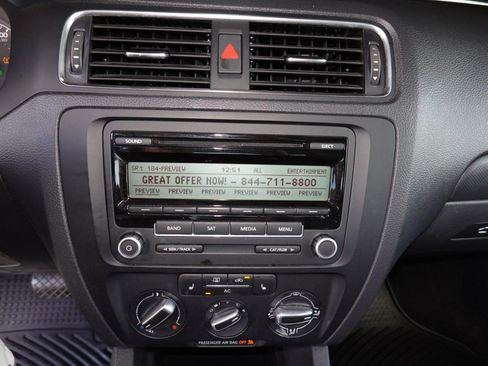 Used 2011 Volkswagen Jetta SE FWD image 10