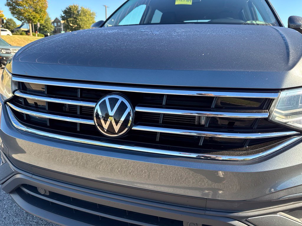 Certified 2023 Volkswagen Tiguan SE w/ Panoramic Sunroof Package FWD image 11