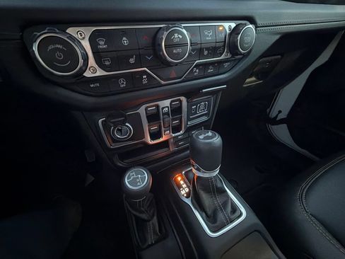 Used 2025 Jeep Wrangler Unlimited Sahara AWD/4WD image 12