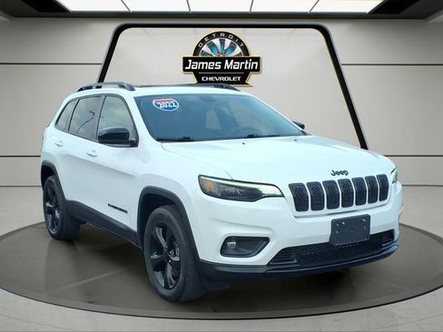 Used 2022 Jeep Cherokee Latitude Lux w/ Sun & Sound Group AWD/4WD image 3