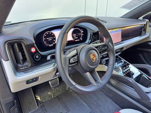 Used 2024 Porsche Cayenne Turbo image 14