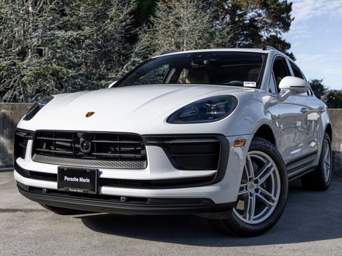 Certified 2026 Porsche Macan AWD/4WD image 7