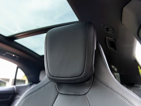 Certified 2025 Porsche Macan Electric image 26