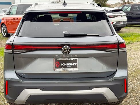 New 2026 Volkswagen Tiguan SE image 8
