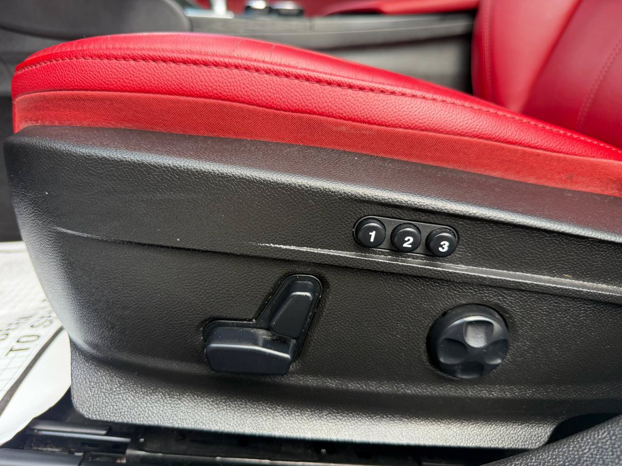 Used 2019 Alfa Romeo Giulia AWD image 23
