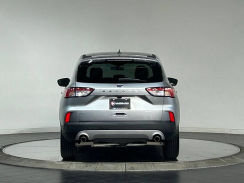 Used 2022 Ford Escape SE w/ Cold Weather Package FWD image 8
