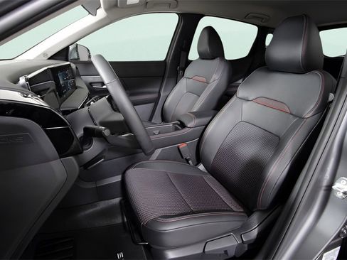 Used 2025 Nissan Kicks SR image 16