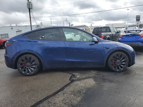Used 2024 Tesla Model Y Performance image 3