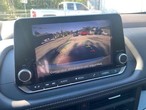 Used 2023 Nissan Rogue SV image 15