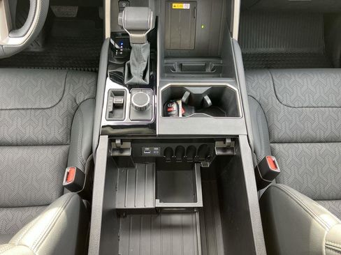 Used 2024 Toyota Tundra Limited image 17