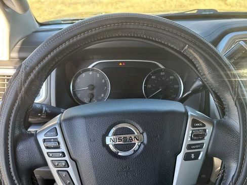 Used 2020 Nissan Titan SV w/ SV Convenience Package image 11
