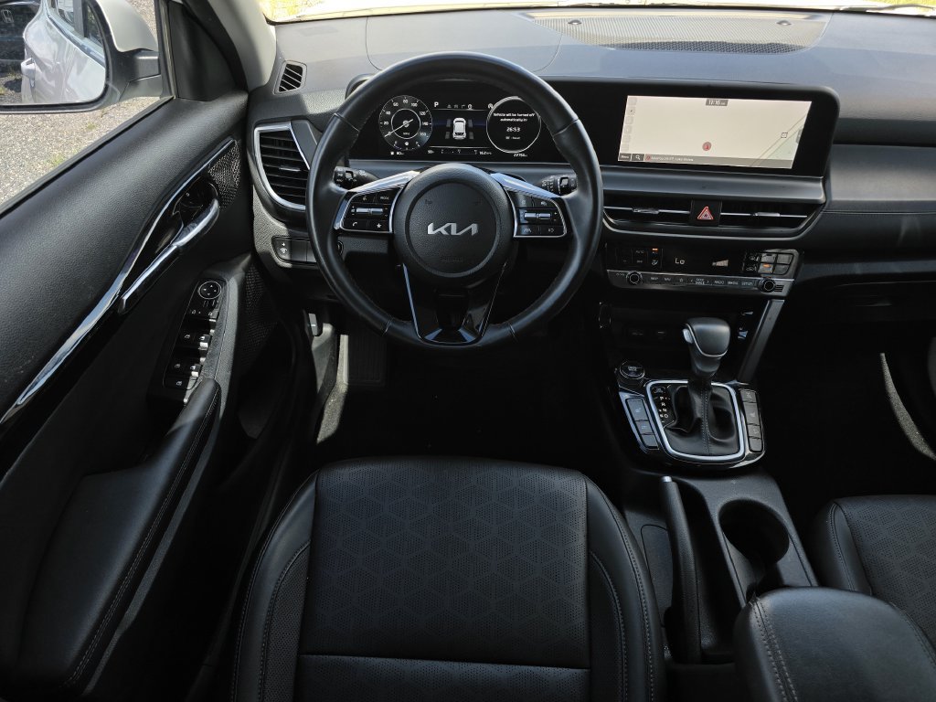 Used 2024 Kia Seltos EX AWD/4WD image 17