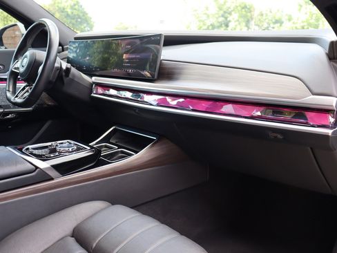 Used 2023 BMW i7 xDrive60 AWD/4WD image 22