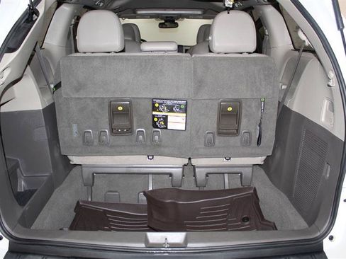 Used 2020 Toyota Sienna XLE AWD/4WD image 32