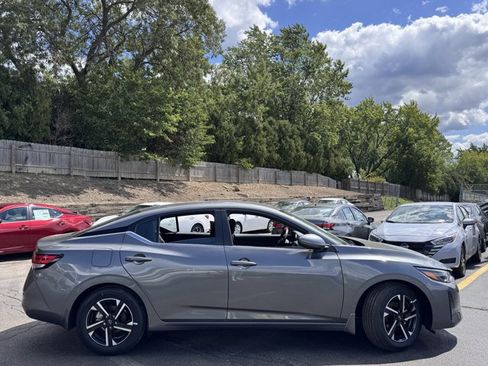 New 2025 Nissan Sentra SV w/ Trunk Package FWD image 39