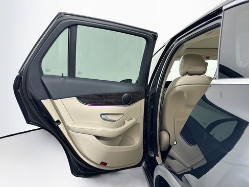 Used 2022 Mercedes-Benz GLC 300 w/ Multimedia Package Lite image 27