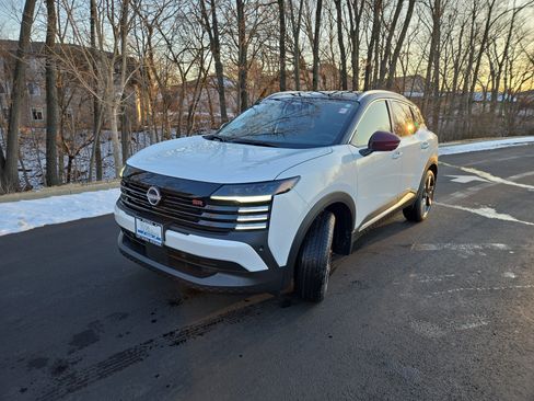 New 2026 Nissan Kicks SR w/ SR Premium Package image 4