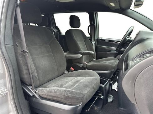 Used 2017 Dodge Grand Caravan SE FWD image 42