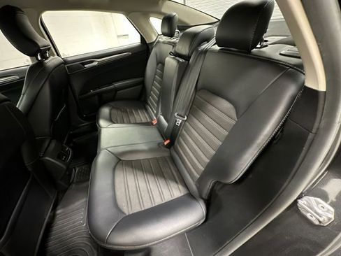 Used 2017 Ford Fusion SE w/ Equipment Group 601A FWD image 20