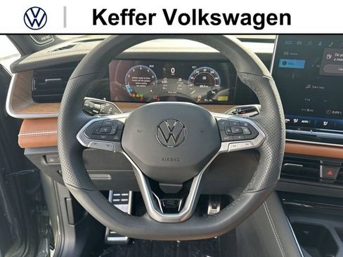 New 2026 Volkswagen Tiguan SEL R-Line AWD/4WD image 16
