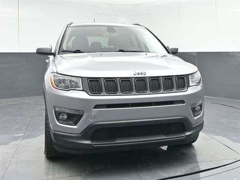 Used 2018 Jeep Compass Latitude w/ Popular Equipment Group image 2
