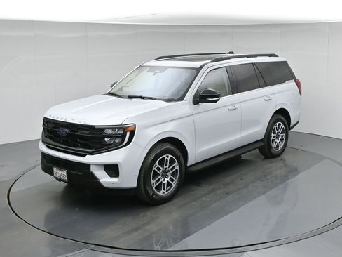 Used 2025 Ford Expedition Active image 41