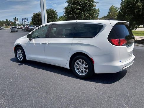 Used 2024 Chrysler Voyager LX FWD image 6