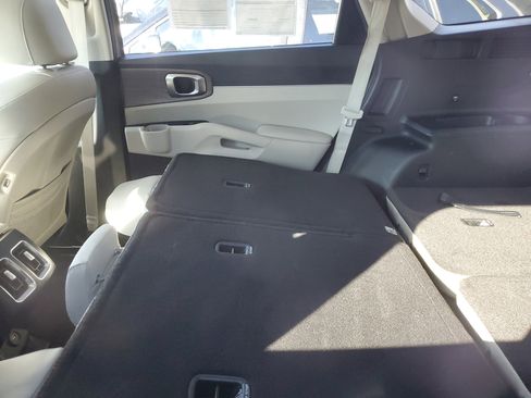 Used 2022 Kia Sorento S image 9