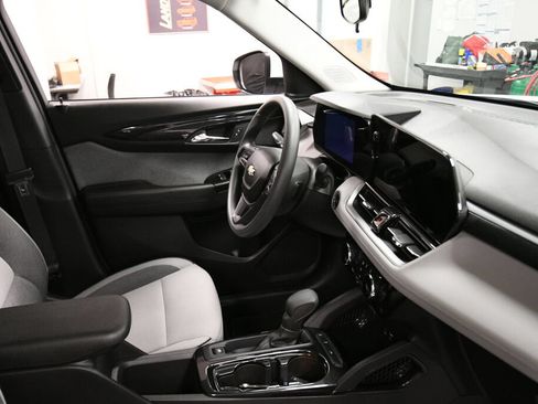 Used 2024 Chevrolet TrailBlazer LT FWD image 28