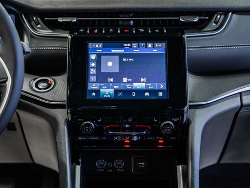 New 2025 Jeep Grand Cherokee Altitude image 19