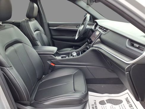 Used 2024 Jeep Grand Cherokee Limited w/ Luxury Tech Group II image 13