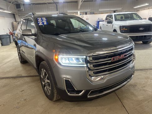 Used 2023 GMC Acadia SLE w/ Driver Convenience Package image 3
