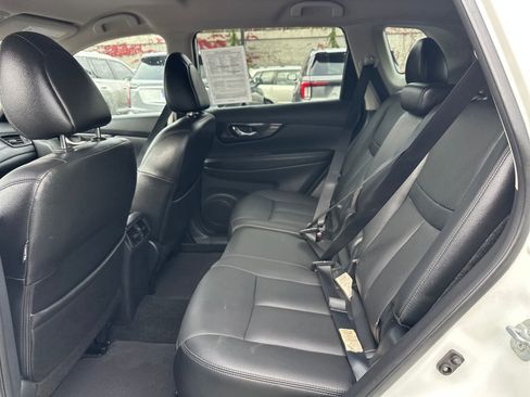 Used 2018 Nissan Rogue SL image 11