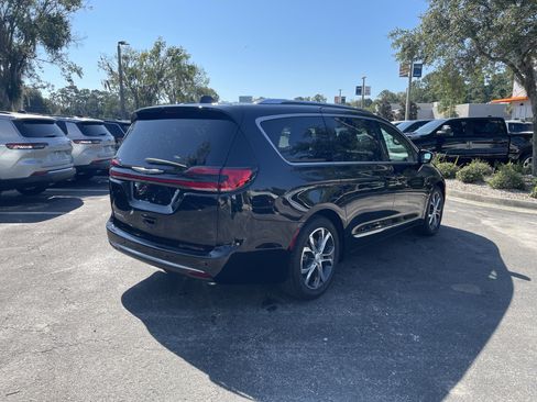 New 2026 Chrysler Pacifica Pinnacle image 7