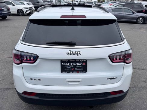 Used 2023 Jeep Compass Latitude w/ Sun and Sound Group AWD/4WD image 6
