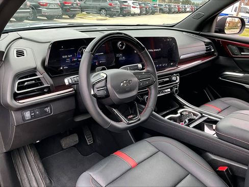 Used 2024 Chevrolet Traverse RS image 17