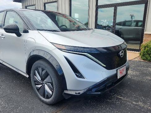 Used 2024 Nissan Ariya AWD image 2