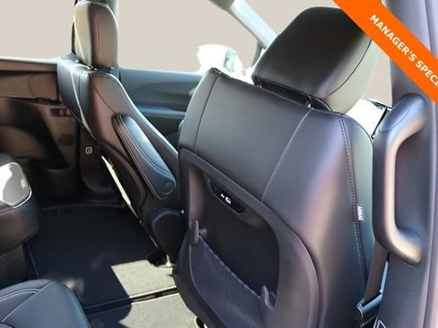 New 2026 Chrysler Pacifica Select image 19