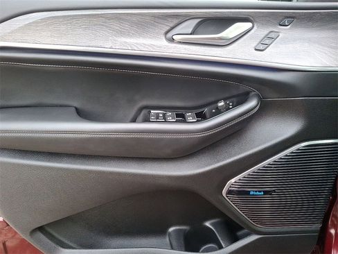 Certified 2023 Jeep Grand Cherokee Overland w/ Luxury Tech Group IV image 10