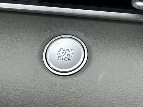 Certified 2025 Hyundai Elantra Sport image 23