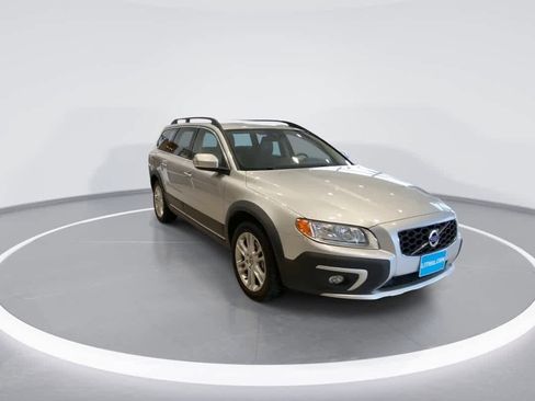 Used 2016 Volvo XC70 T5 Premier w/ Proximity Package image 2