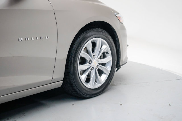 Used 2025 Chevrolet Malibu LT FWD image 11