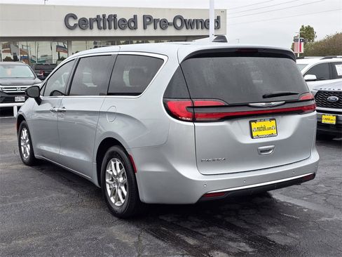 Used 2024 Chrysler Pacifica Touring-L image 6
