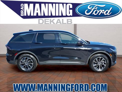 Used 2024 Lincoln Nautilus Premier image 1