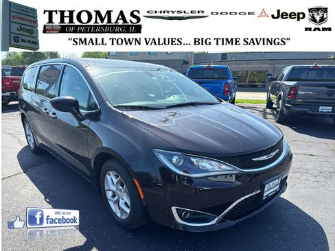 Used 2019 Chrysler Pacifica Touring Plus w/ Tire & Wheel Group FWD image 1