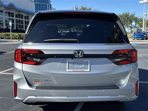 New 2026 Honda Odyssey Touring image 4