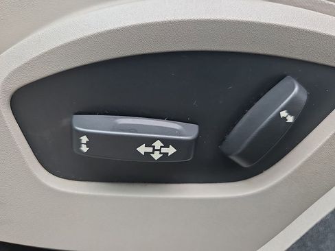 Used 2009 Volvo V50 2.4i image 36