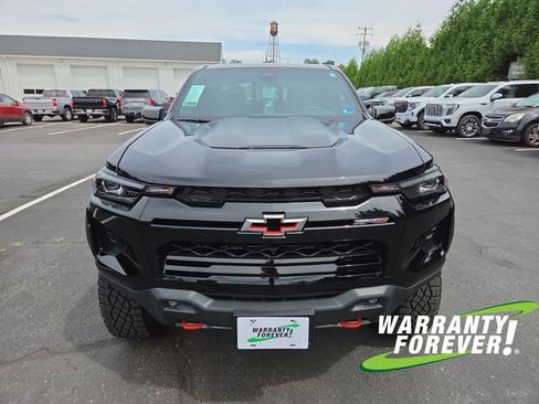Used 2024 Chevrolet Colorado ZR2 w/ ZR2 Convenience Package III AWD/4WD image 2