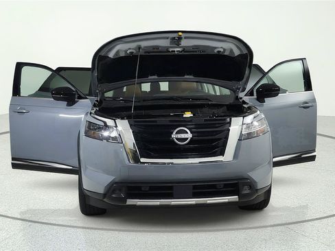Used 2024 Nissan Pathfinder Platinum FWD image 5